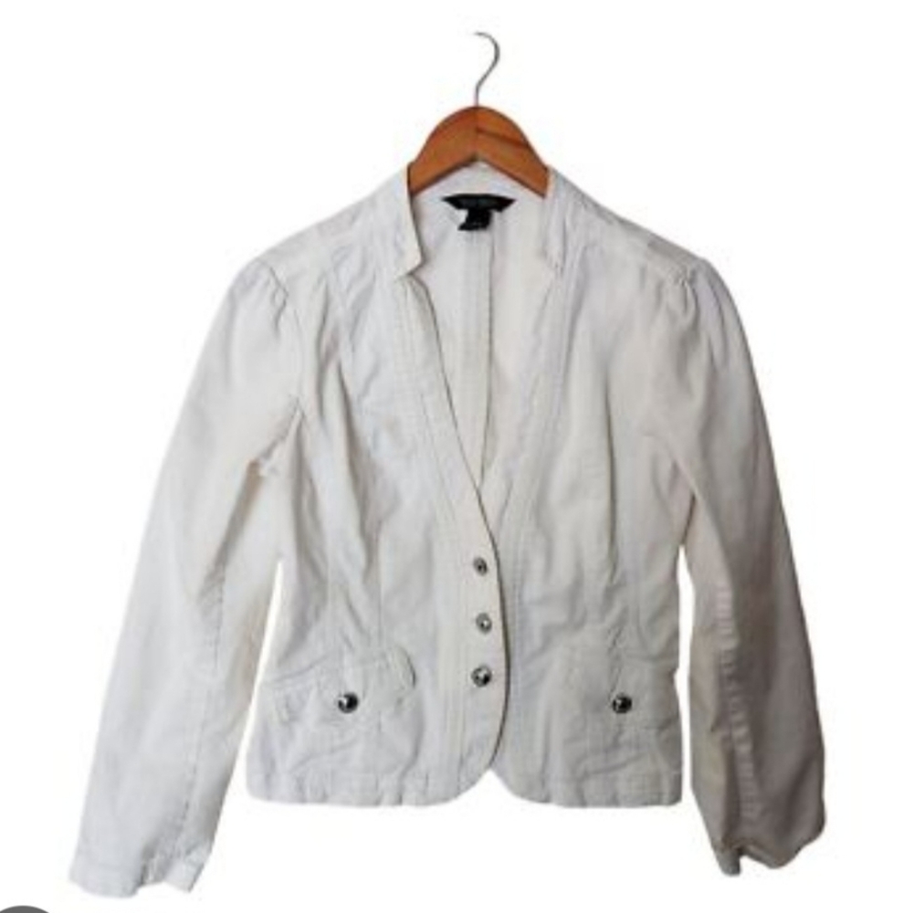 Pre-loved Women's White House Black Market Ivory Blazer. Size 10.